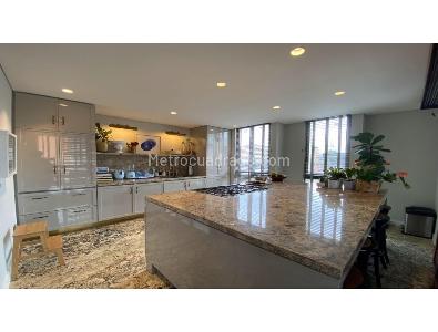 Apartamento de 4 alcobas en venta en Chico Norte, Bogotá, 181 m² · foto 7 de 18