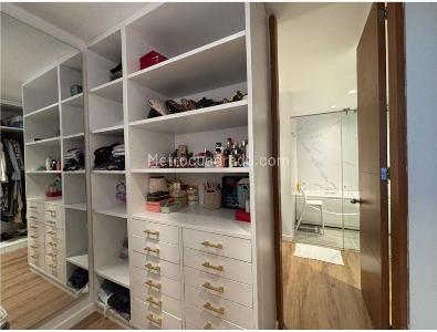 Apartamento de 3 alcobas en venta en Chico Norte, Bogotá, 176 m² · foto 18 de 19