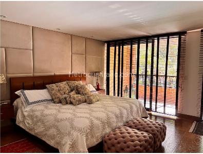 Apartamento de 3 alcobas en venta en Los Rosales, Bogotá, 250 m² · foto 13 de 16