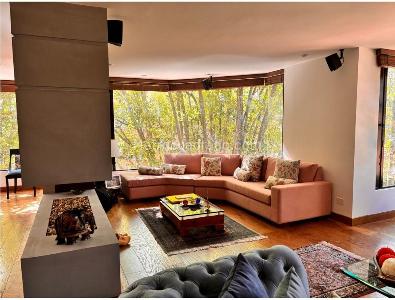 Apartamento de 3 alcobas en venta en Los Rosales, Bogotá, 250 m² · foto 2 de 16