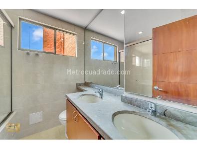 Apartamento de 3 alcobas en venta en Santa Ana Occidental, Bogotá, 202 m² · foto 10 de 16