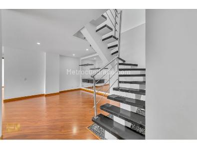 Apartamento de 3 alcobas en venta en Santa Ana Occidental, Bogotá, 202 m² · foto 4 de 16