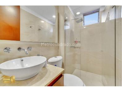 Apartamento de 3 alcobas en venta en Chico Virrey, Bogotá, 138 m² · foto 9 de 13