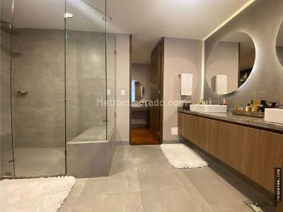 Apartamento de 3 alcobas en venta en Chico Alto, Bogotá, 250 m² · foto 13 de 18