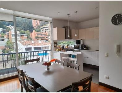 Apartamento de 3 alcobas en venta en El Refugio, Bogotá, 130 m² · foto 3 de 17