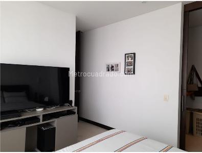 Apartamento de 3 alcobas en venta en El Refugio, Bogotá, 130 m² · foto 9 de 17