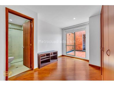 Apartamento de 3 alcobas en venta en Chico Santa Barbara, Bogotá, 202 m² · foto 15 de 18