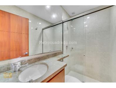 Apartamento de 3 alcobas en venta en Chico Santa Barbara, Bogotá, 202 m² · foto 16 de 18