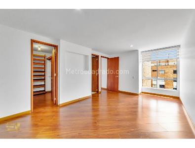 Apartamento de 3 alcobas en venta en Chico Santa Barbara, Bogotá, 202 m² · foto 2 de 18