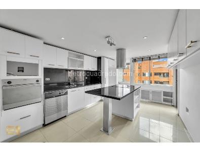 Apartamento de 3 alcobas en venta en Chico Santa Barbara, Bogotá, 202 m² · foto 4 de 18