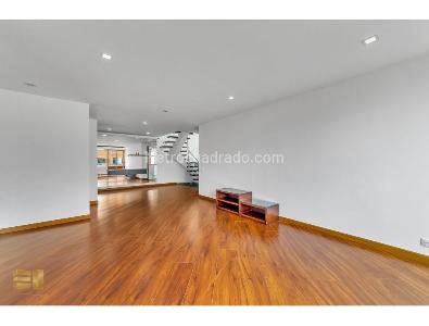 Apartamento de 3 alcobas en venta en Chico Santa Barbara, Bogotá, 202 m² · foto 6 de 18