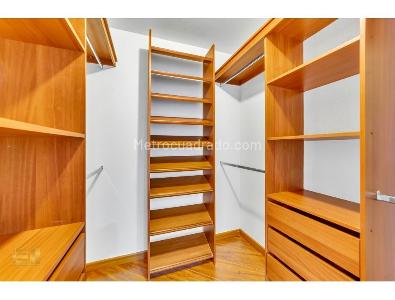 Apartamento de 3 alcobas en venta en Chico Santa Barbara, Bogotá, 202 m² · foto 11 de 18