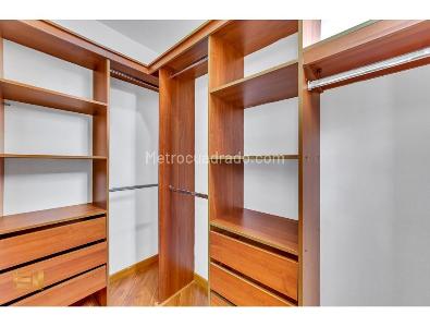 Apartamento de 3 alcobas en venta en Chico Santa Barbara, Bogotá, 202 m² · foto 14 de 18