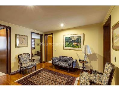 Apartamento de 3 alcobas en venta en Chico Norte, Bogotá, 188 m² · foto 3 de 16