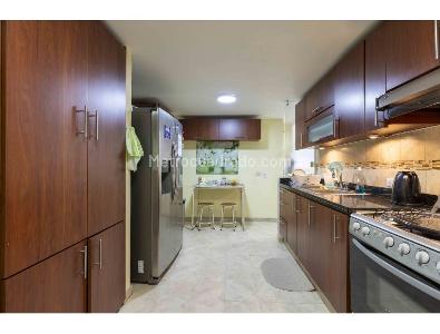 Apartamento de 3 alcobas en venta en Chico Norte, Bogotá, 188 m² · foto 5 de 16