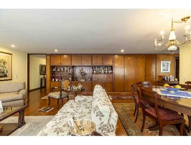 Apartamento de 3 alcobas en venta en Chico Norte, Bogotá, 188 m² · foto 2 de 16