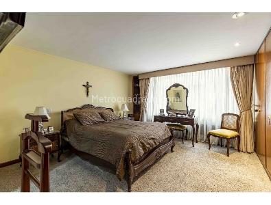 Apartamento de 3 alcobas en venta en Chico Norte, Bogotá, 188 m² · foto 8 de 16