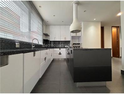 Apartamento de 4 alcobas en venta en Los Rosales, Bogotá, 350 m² · foto 7 de 17