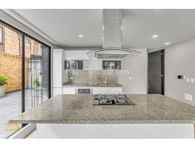 Apartamento de 2 alcobas en venta en Santa Barbara, Bogotá, 122 m² · foto 5 de 16