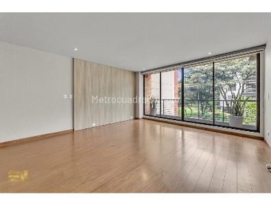 Apartamento de 2 alcobas en venta en Santa Barbara, Bogotá, 122 m² · foto 3 de 16