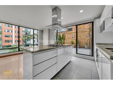 Apartamento de 2 alcobas en venta en Santa Barbara, Bogotá, 122 m² · foto 4 de 16