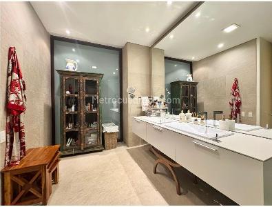 Apartamento de 3 alcobas en venta en Los Rosales, Bogotá, 327 m² · foto 15 de 16
