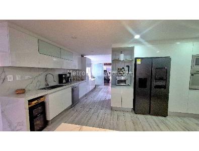 Casa de 3 alcobas en venta en Santa Barbara Alta, Bogotá, 381 m² · foto 18 de 20
