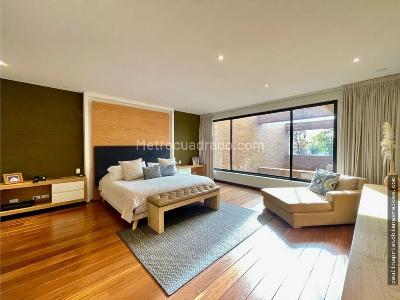 Apartamento de 3 alcobas en venta en Chico Alto, Bogotá, 355 m² · foto 13 de 20
