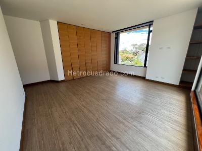 Apartamento de 2 alcobas en venta en Santa Barbara Alta, Bogotá, 189 m² · foto 11 de 20