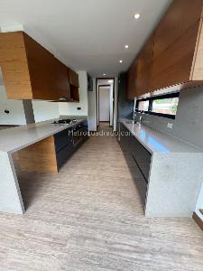 Apartamento de 2 alcobas en venta en Santa Barbara Alta, Bogotá, 189 m² · foto 8 de 20