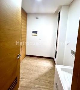 Apartamento de 2 alcobas en venta en Santa Barbara Alta, Bogotá, 152 m² · foto 7 de 15
