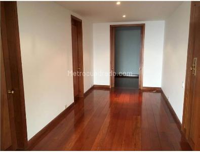 Apartamento de 3 alcobas en venta en Los Rosales, Bogotá, 245 m² · foto 18 de 20