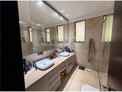 Apartamento de 3 alcobas en venta en Chico, Bogotá, 295 m² · foto 17 de 20