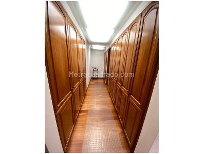 Apartamento de 4 alcobas en venta en Santa Barbara, Bogotá, 250 m² · foto 12 de 17