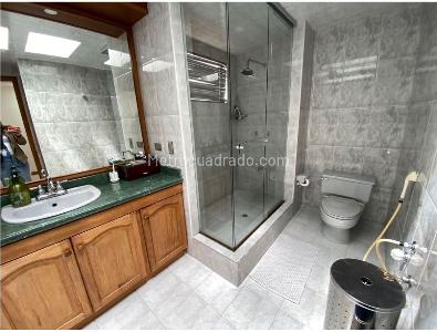 Apartamento de 4 alcobas en venta en Santa Barbara, Bogotá, 250 m² · foto 13 de 17