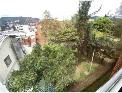 Apartamento de 4 alcobas en venta en Santa Barbara, Bogotá, 250 m² · foto 3 de 17