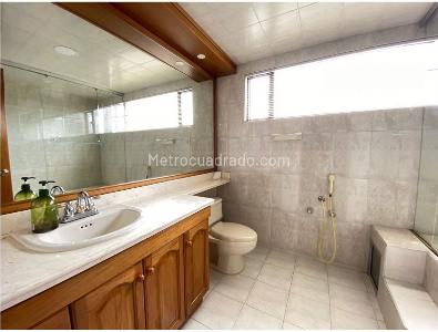 Apartamento de 4 alcobas en venta en Santa Barbara, Bogotá, 250 m² · foto 7 de 17