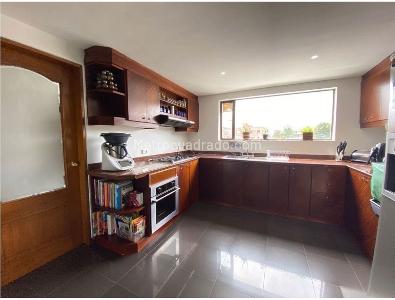 Apartamento de 4 alcobas en venta en Santa Barbara, Bogotá, 250 m² · foto 9 de 17