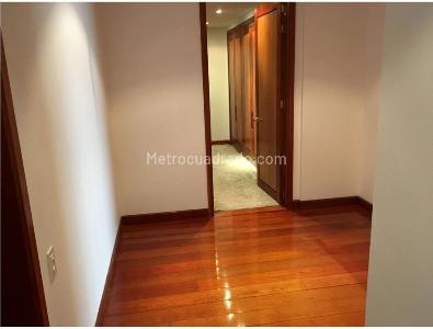 Apartamento de 3 alcobas en venta en Los Rosales, Bogotá, 245 m² · foto 6 de 17