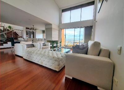 Apartamento de 3 alcobas en venta en Reserva De La Sierra, Bogotá, 207 m² · foto 2 de 10