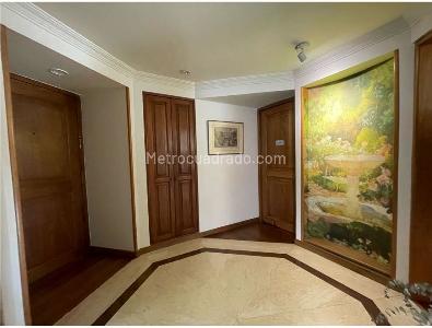 Apartamento de 3 alcobas en venta en Los Rosales, Bogotá, 197 m² · foto 12 de 14