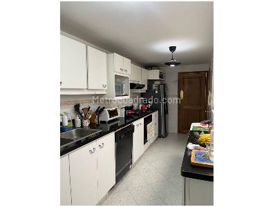 Apartamento de 3 alcobas en venta en Los Rosales, Bogotá, 197 m² · foto 13 de 14