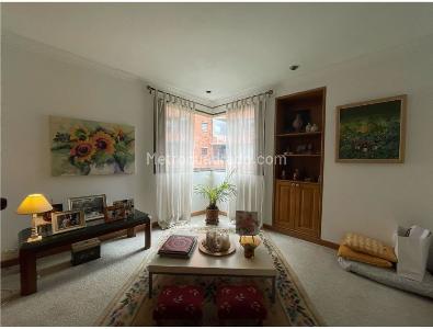 Apartamento de 3 alcobas en venta en Los Rosales, Bogotá, 197 m² · foto 2 de 14