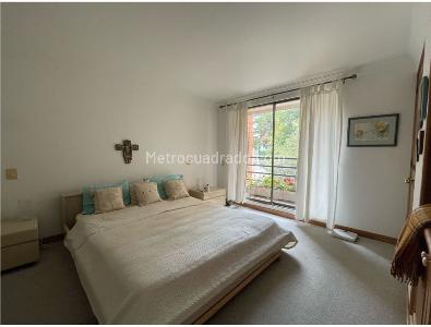 Apartamento de 3 alcobas en venta en Los Rosales, Bogotá, 197 m² · foto 8 de 14
