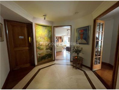 Apartamento de 3 alcobas en venta en Los Rosales, Bogotá, 197 m² · foto 11 de 14