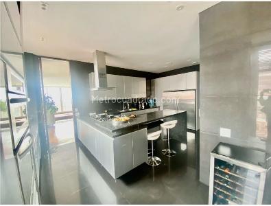 Apartamento de 4 alcobas en venta en La Cabrera, Bogotá, 392 m² · foto 5 de 19