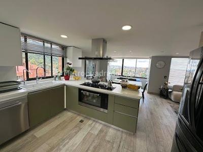 Apartamento de 3 alcobas en venta en Santa Barbara Alta, Bogotá, 190 m² · foto 2 de 13