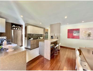 Apartamento de 3 alcobas en venta en Refugio Alto, Bogotá, 247 m² · foto 10 de 20