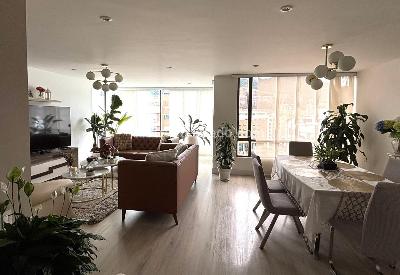 Apartamento de 3 alcobas en venta en Chico Santa Barbara, Bogotá, 160 m² · foto 2 de 20