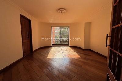 Apartamento de 3 alcobas en venta en Chico Norte, Bogotá, 224 m² · foto 2 de 20